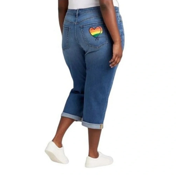 Lane Bryant Mid-Rise Boyfriend Capris Pride Rainbow Heart Plus Capri Siz… - Picture 2 of 10
